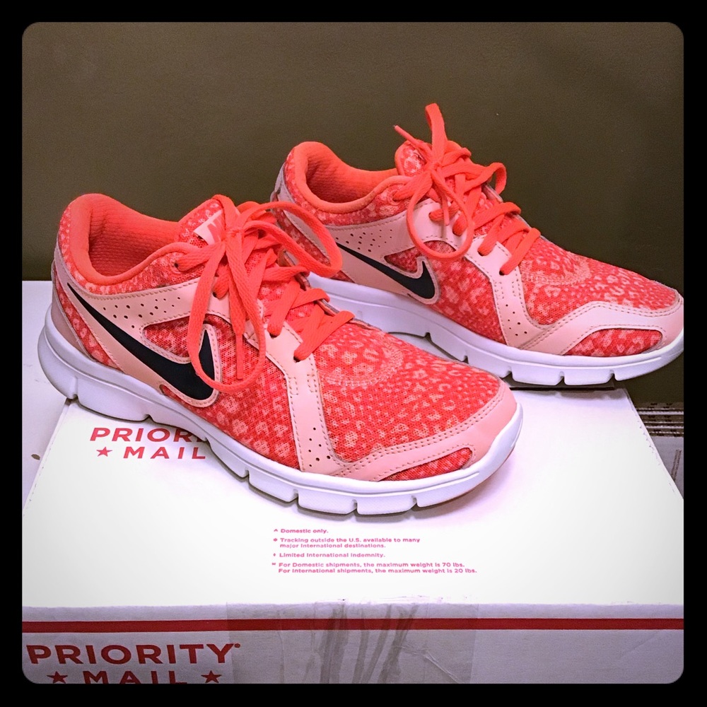 Nike Flex Experience RN 2 SIZE 7.5 Women